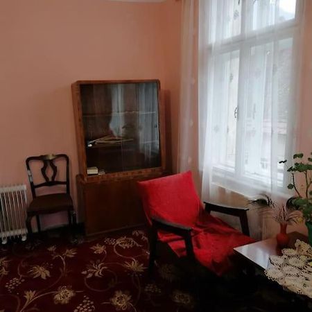 La 2 Pasi De Biserica Neagra Braşov Exterior foto